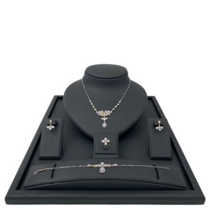 طقم ذهب عيار 18 الوزن 10.85 جرام