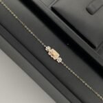 ⁦طقم ذهب عيار 18 تصميم الماس وزن 5.86 جم يعكس فخامتك⁩ - الصورة ⁦3⁩