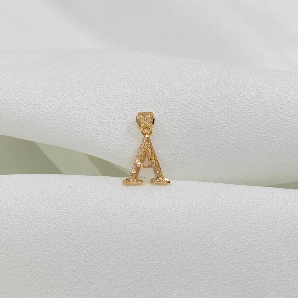 تعليقه حرف A ذهب عيار 21 الوزن 0.45 جرام تعليقه حرف A ذهب عيار 21 الوزن 0.45 جرام