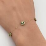 ⁦اسواره ذهب عيار 18 وزن 1.98 جرام لمسة أنثوية راقية⁩ - الصورة ⁦2⁩