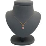 ⁦عقد ذهب ناعم عيار 21 وزن 1.26جم مزين بحجر أحمر يمنحك حضور لا يُنسى⁩ - الصورة ⁦6⁩