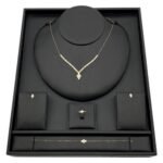 طقم شومية ذهب عيار 18 وزن 5.84 جرام بتصميم أنيق يبرز جمالك