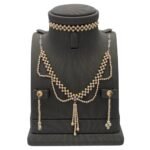 نصف طقم ذهب عيار 18 الوزن 7.39 جرام