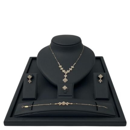 طقم ذهب عيار 18 الوزن 10.97 جرام