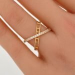 ⁦خاتم ذهب عيار 18 الوزن 1.54 جرام⁩ - الصورة ⁦2⁩