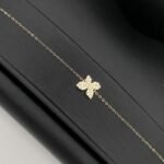 ⁦طقم تشوكر ذهب عيار 18 وزن 3.51 جرام بجمال ناعم لجميع المناسبات⁩ - الصورة ⁦3⁩