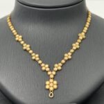 ⁦طقم ذهب عيار 21 وزن 11.99 جم الأكثر رواجًا هذا الموسم بتصميم دوائر متشابكة بلمسة أنثوية لإطلالة ملكية⁩ - الصورة ⁦2⁩