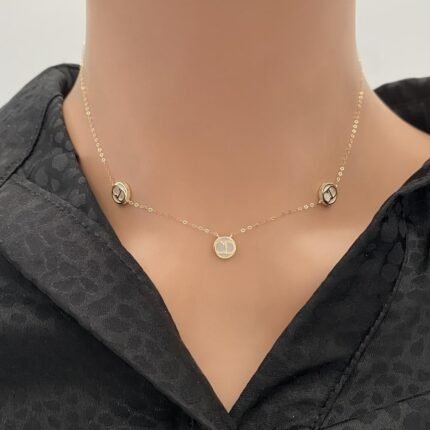 عقد ذهب عيار 18 الوزن 1.08 جرام