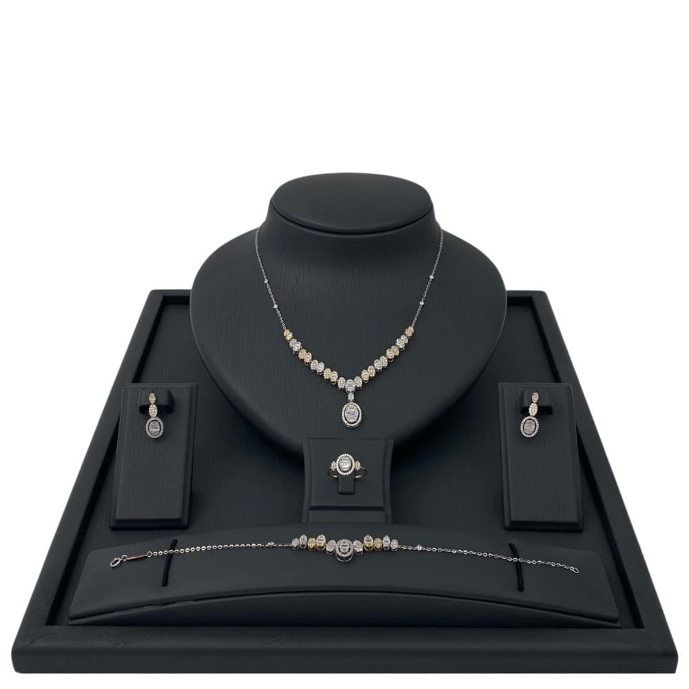 طقم ذهب عيار 18 الوزن 12.42 جرام طقم ذهب عيار 18 الوزن 12.42 جرام