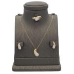 نصف طقم ذهب عيار 18 الوزن 5.52 جرام