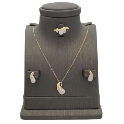 نصف طقم ذهب عيار 18 الوزن 5.52 جرام