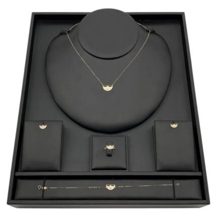 طقم ذهب فخم عيار 18 وزن 2.77 جم يبهر الجميع ويخطف الأنظار