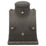 نصف طقم أطفال ذهب عيار 18 الوزن 1.88 جرام