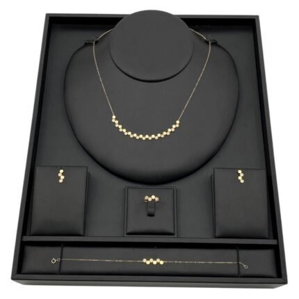 طقم ذهب شوميه عيار 18 وزن 6.67 جم بديع يليق بك لإطلالة مثيرة