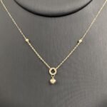 ⁦طقم ذهب قلب عيار 18 وزن 2.99 جم مستوحى من كارتير يزين إطلالتك ببريق راقٍ لا يقاوم⁩ - الصورة ⁦5⁩