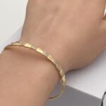 ⁦اسواره وخاتم ذهب عيار 18 وزن 6.52 جرام بفصوص ذات لمسة ملكية⁩ - الصورة ⁦3⁩