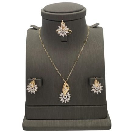 نصف طقم ذهب عيار 18 الوزن 7.95 جرام