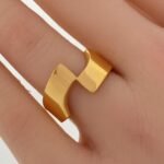 ⁦خاتم ذهب عيار 21 الوزن 3.26 جرام⁩ - الصورة ⁦2⁩