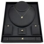 طقم ذهب باسكال عيار 18 وزن 3.51 جم يمنحك مظهرًا يليق بإطلالتك