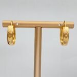 ⁦حلق ذهب عيار 21 الوزن 1.97 جرام⁩ - الصورة ⁦2⁩