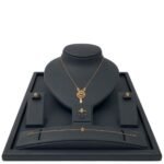 طقم ذهب كامل عيار 21 وزن 4.93 جرام بتعليقه بتصميم تراثي جذاب