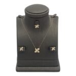 نصف طقم اطفال ذهب عيار 18 الوزن 2.60 جرام