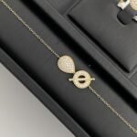 ⁦طقم ذهب دمعة عيار 18 وزن 10.31 جم تصميم بوشرون يخطف الأنظار⁩ - الصورة ⁦2⁩