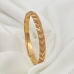 غويشة ذهب عيار 21 وزن 8.12 جرام ( مقاس 17 ) تصميم هندي فخم نادر مرصع بفصوص ملونه