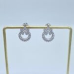 ⁦حلق ذهب عيار 18 الوزن 2.93 جرام⁩ - الصورة ⁦2⁩