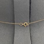 ⁦عقد ذهب ناعم عيار 21 وزن 1.26جم مزين بحجر أحمر يمنحك حضور لا يُنسى⁩ - الصورة ⁦2⁩