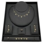 طقم شوكر ذهب عيار 18 وزن 4.39 جم لإطلالة أنثوية متجددة