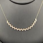 ⁦طقم ذهب شوميه عيار 18 وزن 6.58 جم تصميم ملكي يعكس أناقتك⁩ - الصورة ⁦2⁩