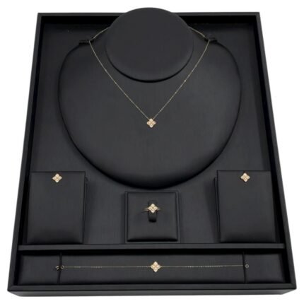 طقم ذهب عيار 18 الوزن 2.75 جرام