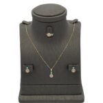 نصف طقم ذهب عيار 18 الوزن 2.82 جرام