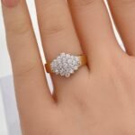 ⁦خاتم ذهب عيار 18 الوزن 2.28 جرام⁩ - الصورة ⁦2⁩