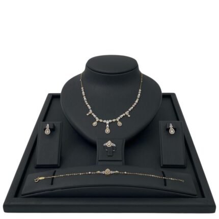 طقم ذهب عيار 18 الوزن 12.23