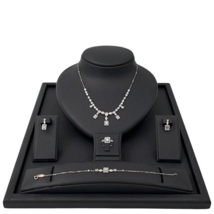 طقم ذهب عيار 18 الوزن 10.23 جرام