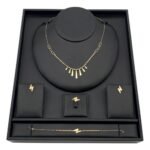 طقم ذهب فخم عيار 18 وزن 8.58 جم يخطف القلوب والحواس