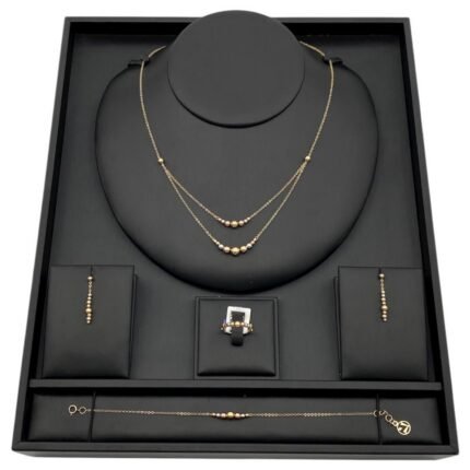 طقم ذهب عيار 18 وزن 7.98 جم تصميم كرات فخمة تليق بك لإطلالة ساحرة