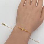 ⁦انسيال ذهب على شكل قلب عيار 21 وزن 0.90 جرام يضفي لمسة ناعمة لمعصمك⁩ - الصورة ⁦3⁩