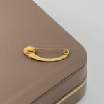 ⁦بروش ذهب عيار 21 الوزن 1.59 جرام⁩ - الصورة ⁦2⁩