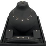 طقم ذهب عيار 18 الوزن 3.75 جرام قلوب تنبض بالحب والرقة