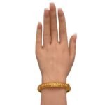 اسواره واقفه ذهب عريضة عيار 21 وزن 19.43 جم ساحره يبحث عنها الجميع