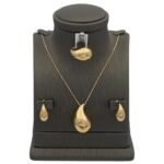 نصف طقم ذهب عيار 18 الوزن 15.35 جرام