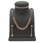 نصف طقم ذهب عيار 18 الوزن 5.93 جرام