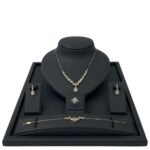 طقم ذهب عيار 18 الوزن 12.28 جرام