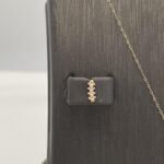 ⁦نصف طقم اطفال ذهب عيار 18 الوزن 1.31 جرام⁩ - الصورة ⁦3⁩