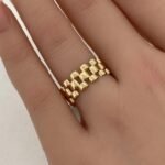 ⁦توينز ذهب عيار 18 الوزن 2.26 جرام⁩ - الصورة ⁦2⁩