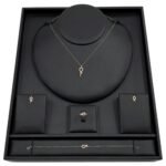 طقم ذهب الثعبان عيار 18 وزن 3.04 جم يمنحك بريق قوة وأناقة لا تُنسى