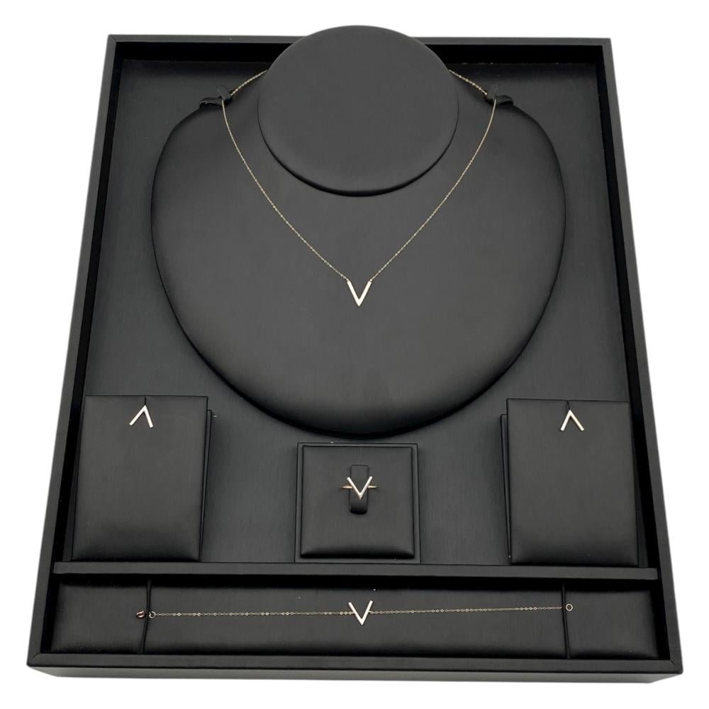 طقم ذهب عيار 18 الوزن 1.97 جرام طقم ذهب عيار 18 الوزن 1.97 جرام